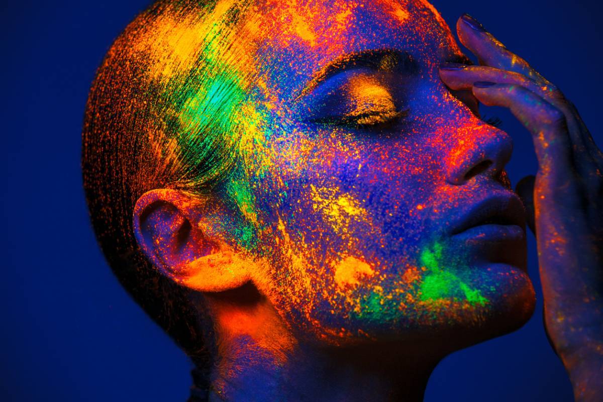 Comment créer un look étonnant avec le maquillage fluorescent ? -  Evangeline Lilly